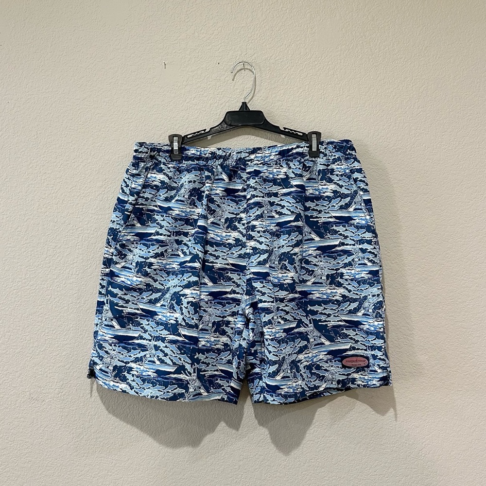 Vineyard vines men’s swim trunks - size large